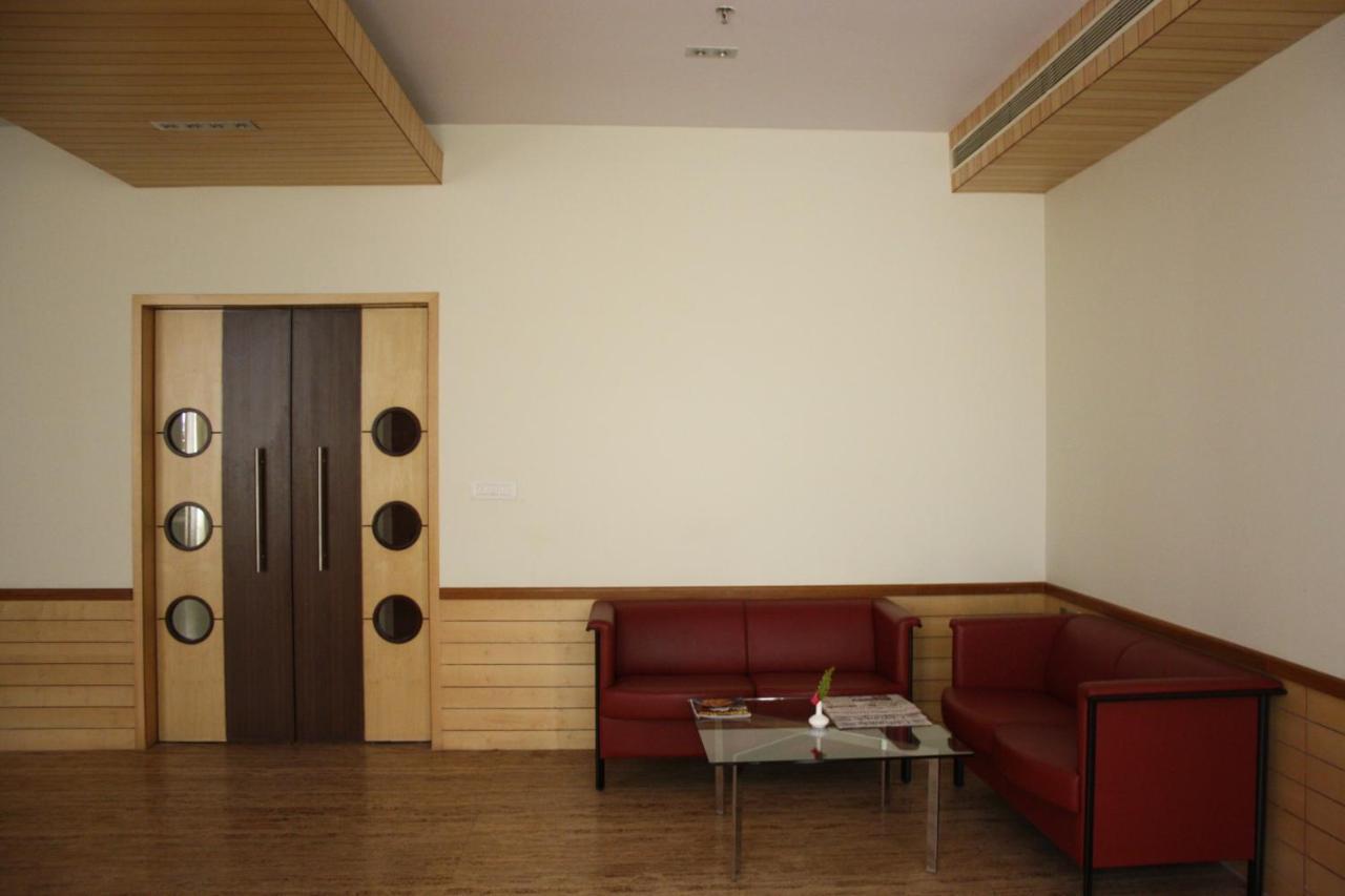 รอยัล ออร์คิด เซ็นทรัล กีรีติ Hotel ฮัมปี ภายนอก รูปภาพ