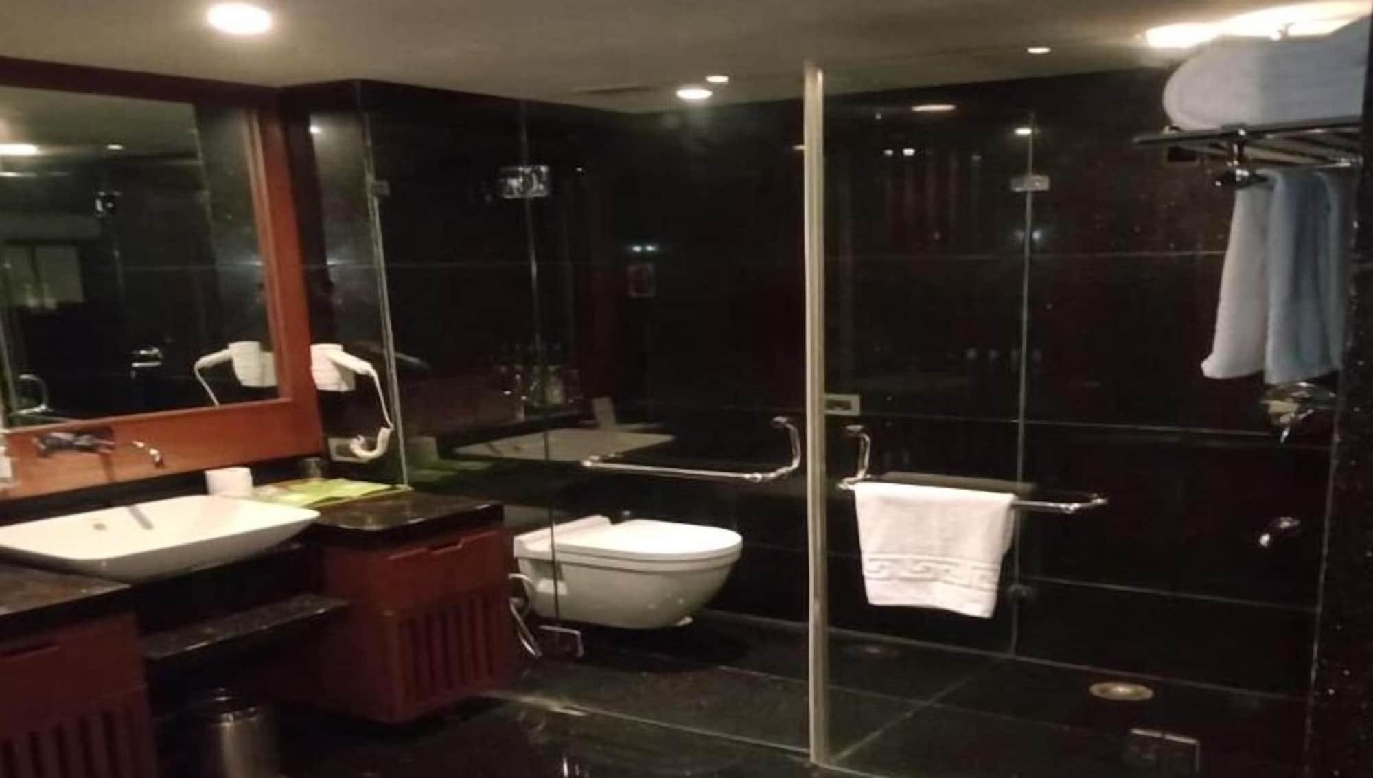 รอยัล ออร์คิด เซ็นทรัล กีรีติ Hotel ฮัมปี ภายนอก รูปภาพ