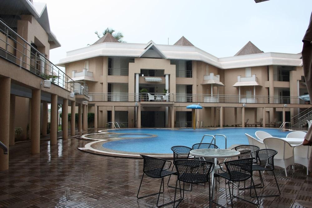 รอยัล ออร์คิด เซ็นทรัล กีรีติ Hotel ฮัมปี ภายนอก รูปภาพ