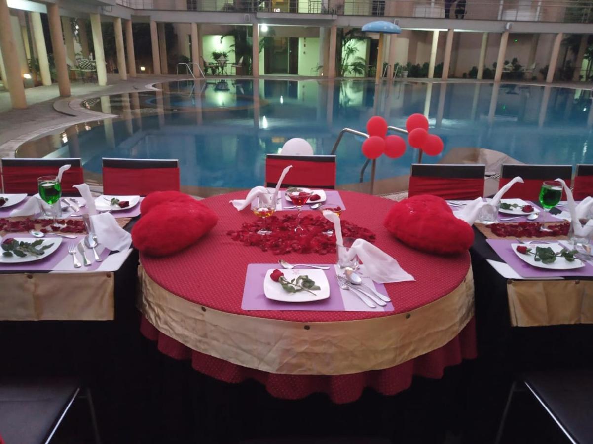 รอยัล ออร์คิด เซ็นทรัล กีรีติ Hotel ฮัมปี ภายนอก รูปภาพ