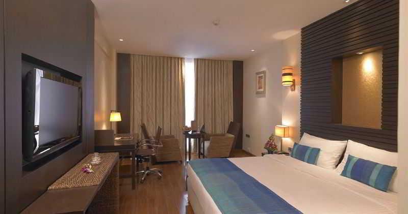 รอยัล ออร์คิด เซ็นทรัล กีรีติ Hotel ฮัมปี ภายนอก รูปภาพ