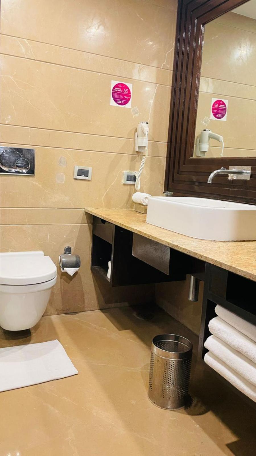 รอยัล ออร์คิด เซ็นทรัล กีรีติ Hotel ฮัมปี ภายนอก รูปภาพ