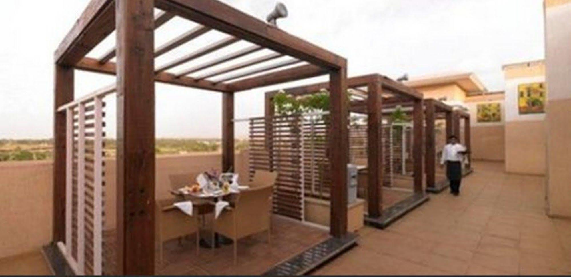 รอยัล ออร์คิด เซ็นทรัล กีรีติ Hotel ฮัมปี ภายนอก รูปภาพ