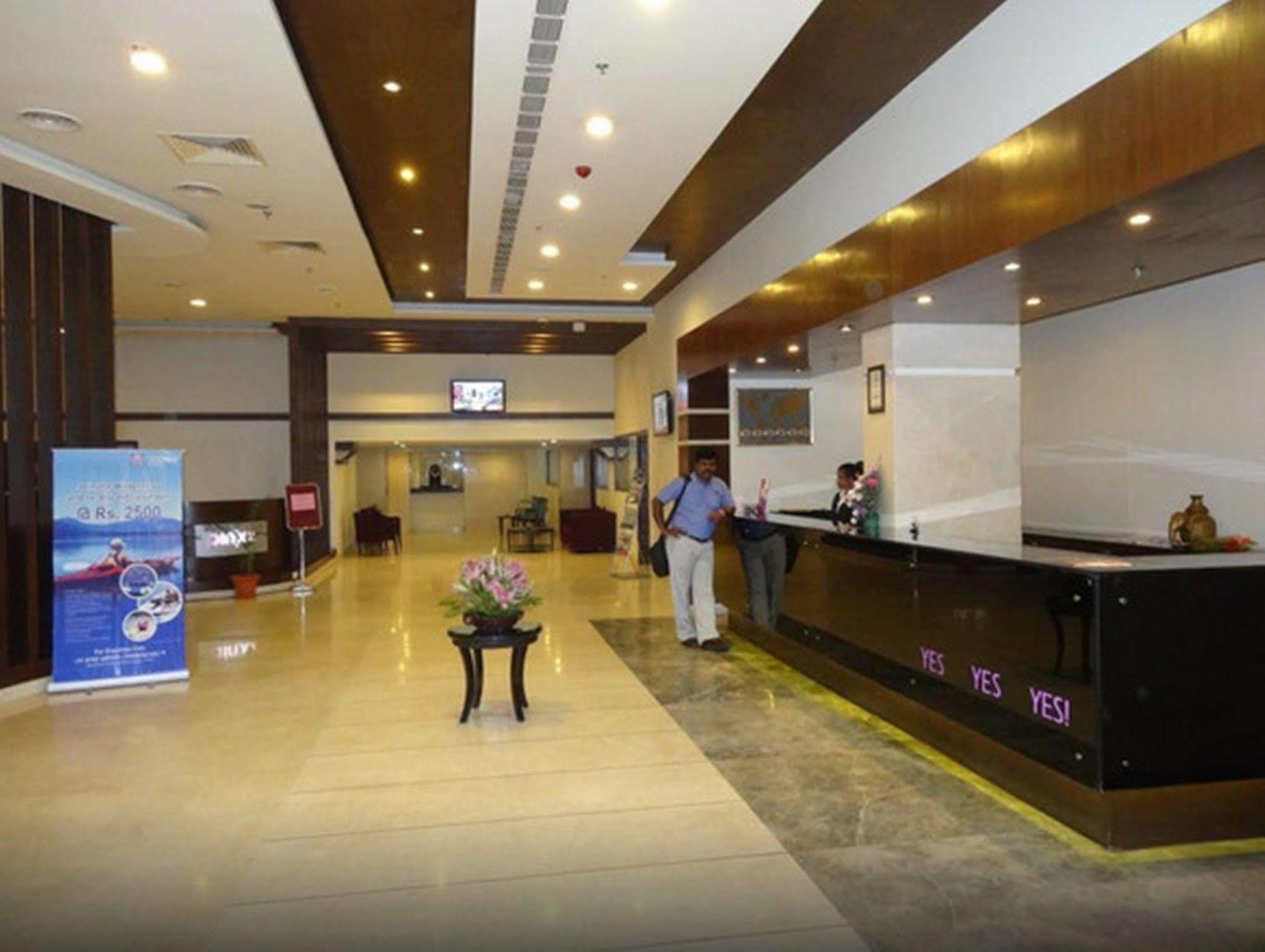 รอยัล ออร์คิด เซ็นทรัล กีรีติ Hotel ฮัมปี ภายนอก รูปภาพ