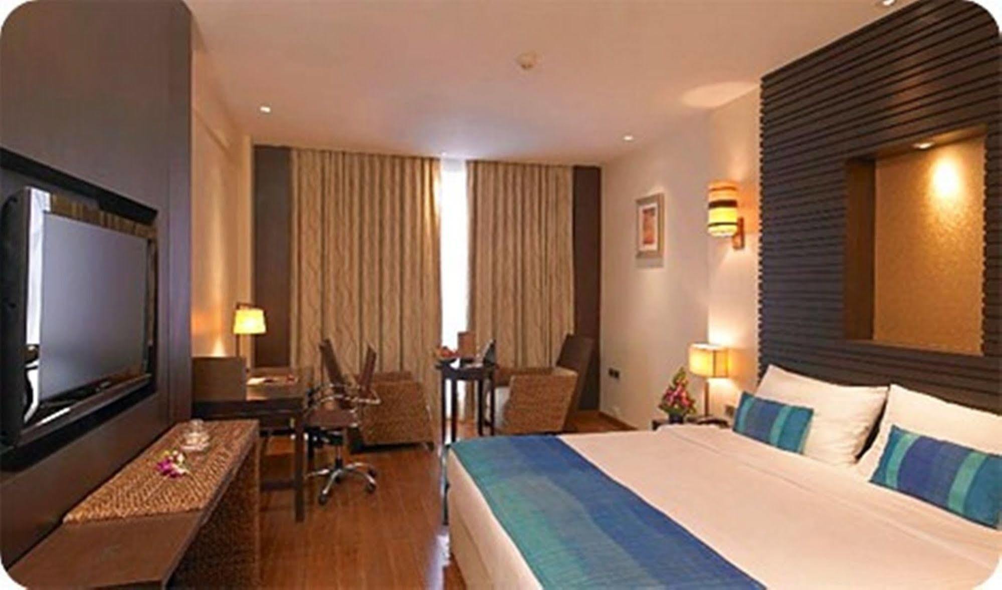 รอยัล ออร์คิด เซ็นทรัล กีรีติ Hotel ฮัมปี ภายนอก รูปภาพ